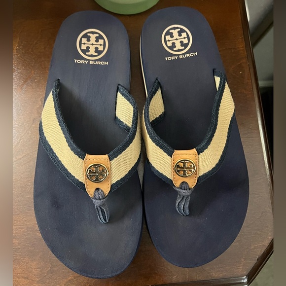 Tory Burch Rubber sandals - Picture 2 of 9